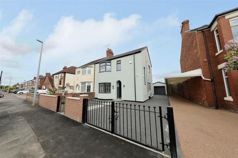 3 bedroom semi-detached house for sale, Golf Links Road, Hull