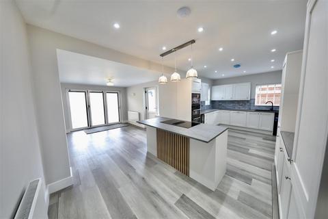 3 bedroom semi-detached house for sale, Golf Links Road, Hull