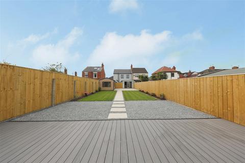 3 bedroom semi-detached house for sale, Golf Links Road, Hull