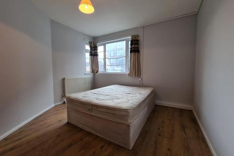 2 bedroom flat to rent, East Vale, The Vale, London