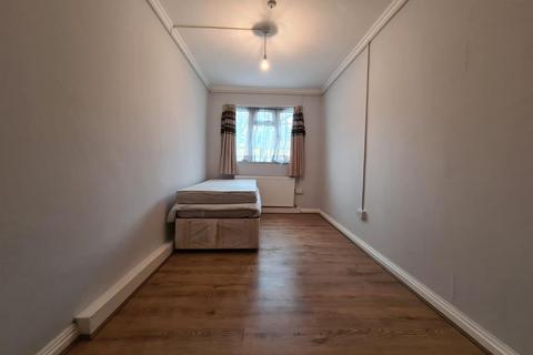 2 bedroom flat to rent, East Vale, The Vale, London