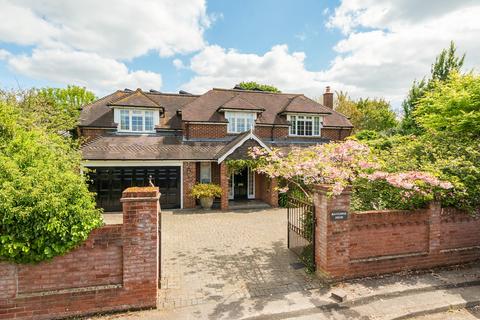 Mayflower Close, Lymington, SO41