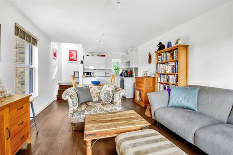 Flat 3, 36 Adolphus Road, London, N4 2AY
