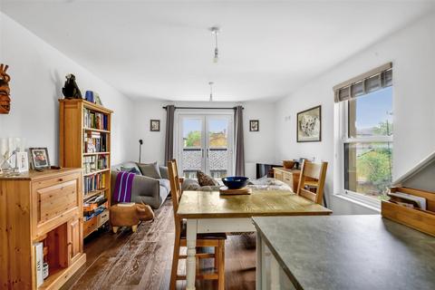 Flat 3, 36 Adolphus Road, London, N4 2AY