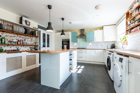 12 Fauld Drive Kingsway, Quedgeley, Gloucester, GL2 2HL