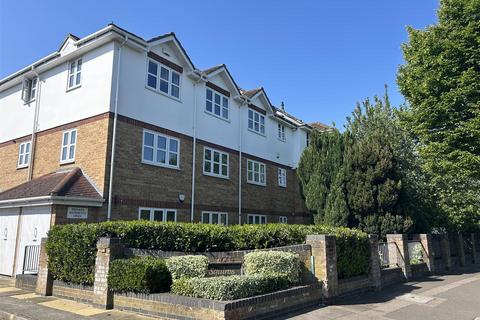 2 bedroom flat to rent, London Road, Romford
