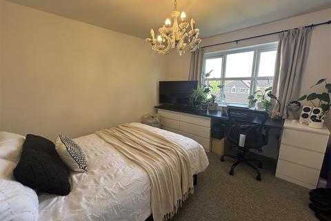 2 bedroom flat to rent, London Road, Romford