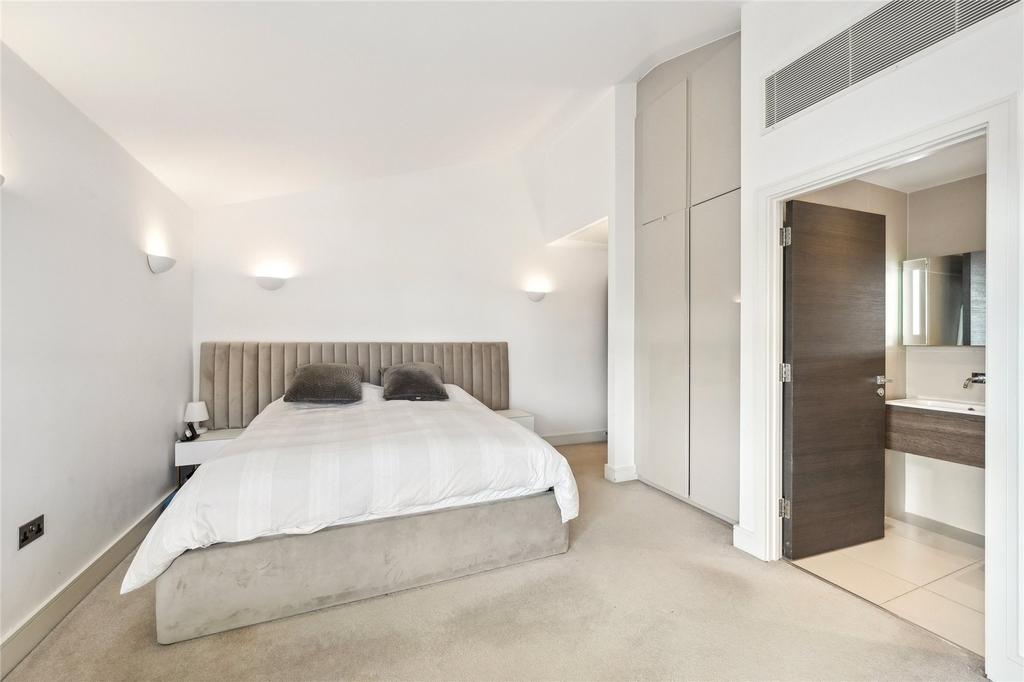 Principal bedroom