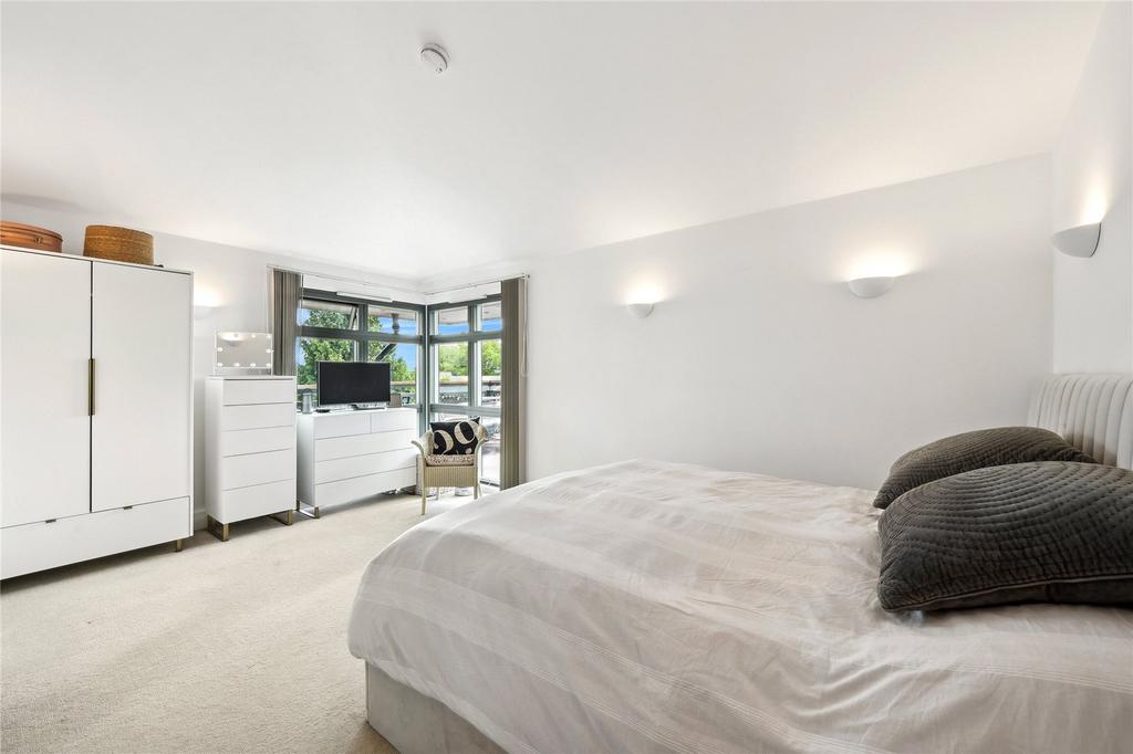 Principal bedroom