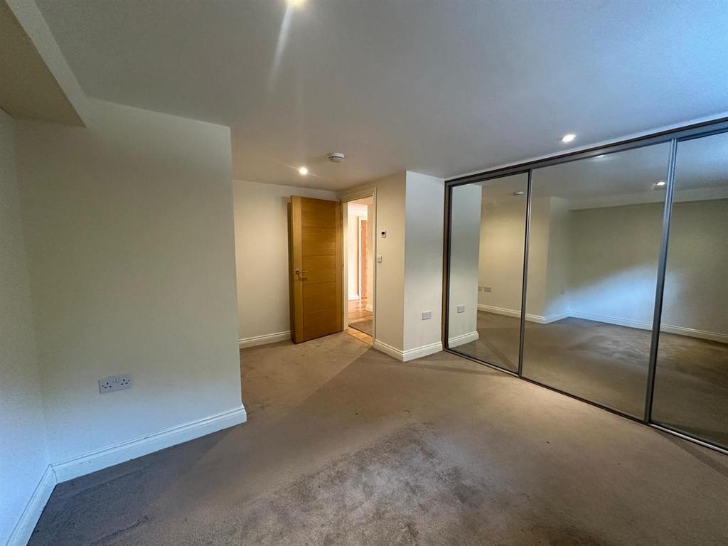 Bedroom 1.jpg