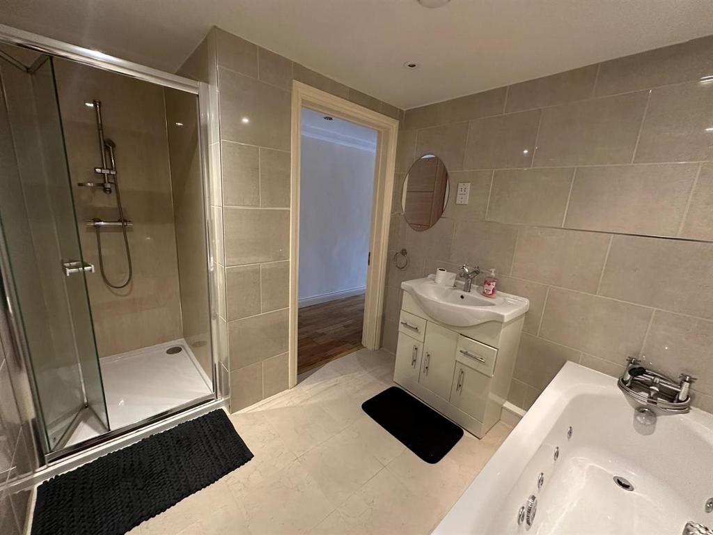 Bathroom 1.2.jpg