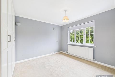 7 Grove Close, Kingston Upon Thames, KT1 2SS