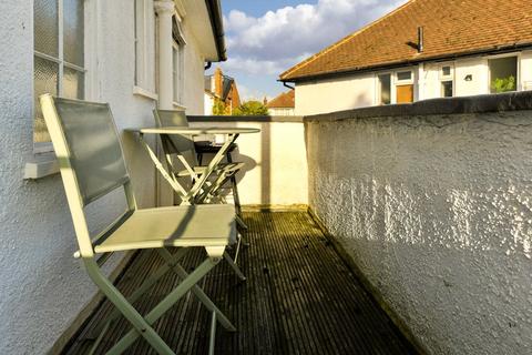 7 Grove Close, Kingston Upon Thames, KT1 2SS