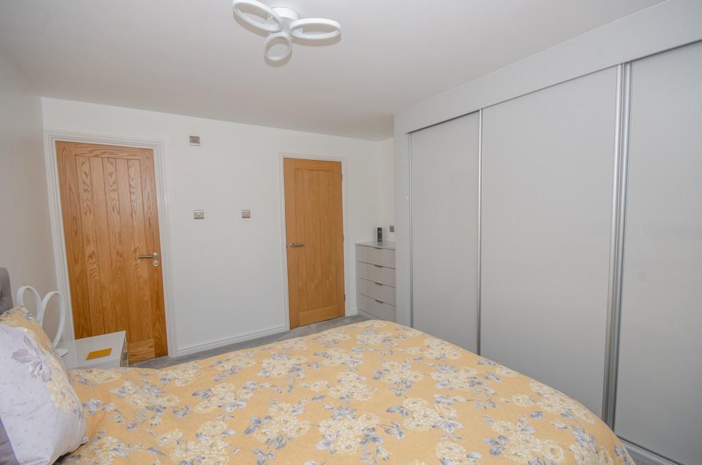 Bedroom 1 pic 2.jpg