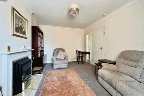 2 bedroom flat for sale, Applegarth Mews, Crescent Street, Cottingham, HU16 5SS