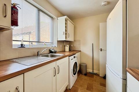 2 bedroom flat for sale, Applegarth Mews, Crescent Street, Cottingham, HU16 5SS