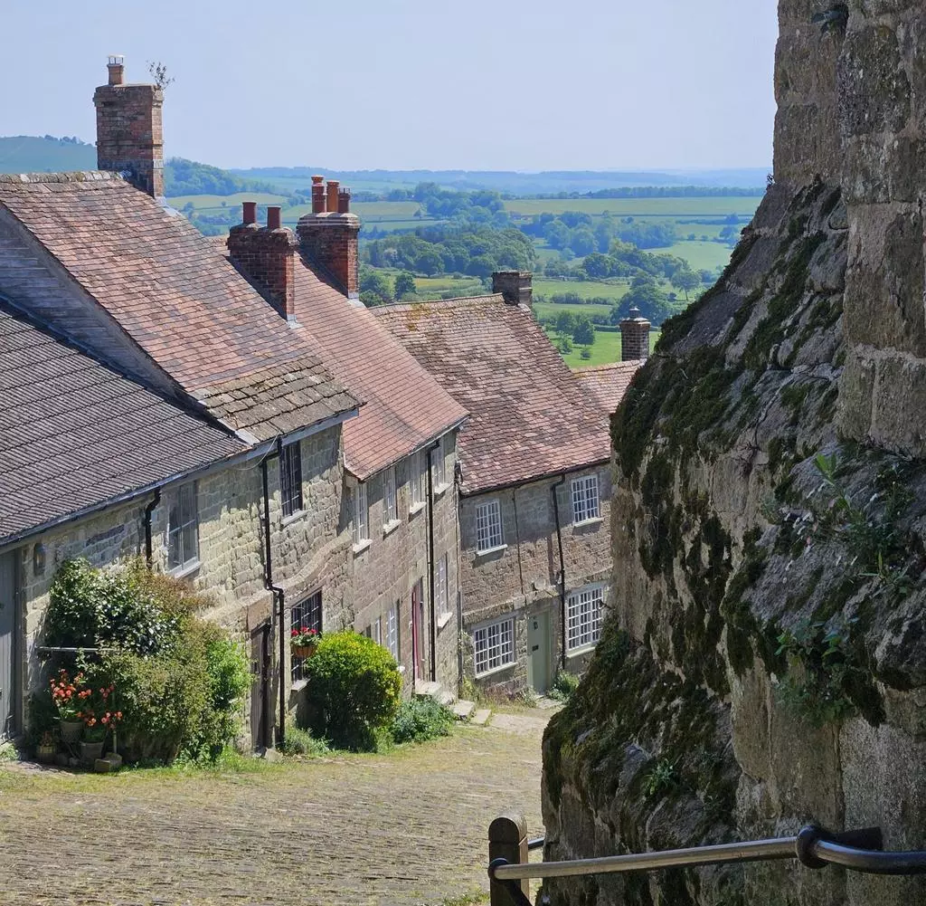 Gold Hill, Shaftesbury, Dorset, SP7 2 bed cottage - £1,500 pcm