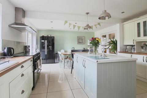 4 bedroom detached house for sale, Dove Close, Roos, Hull, HU12 0LL