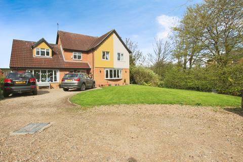 4 bedroom detached house for sale, Dove Close, Roos, Hull, HU12 0LL