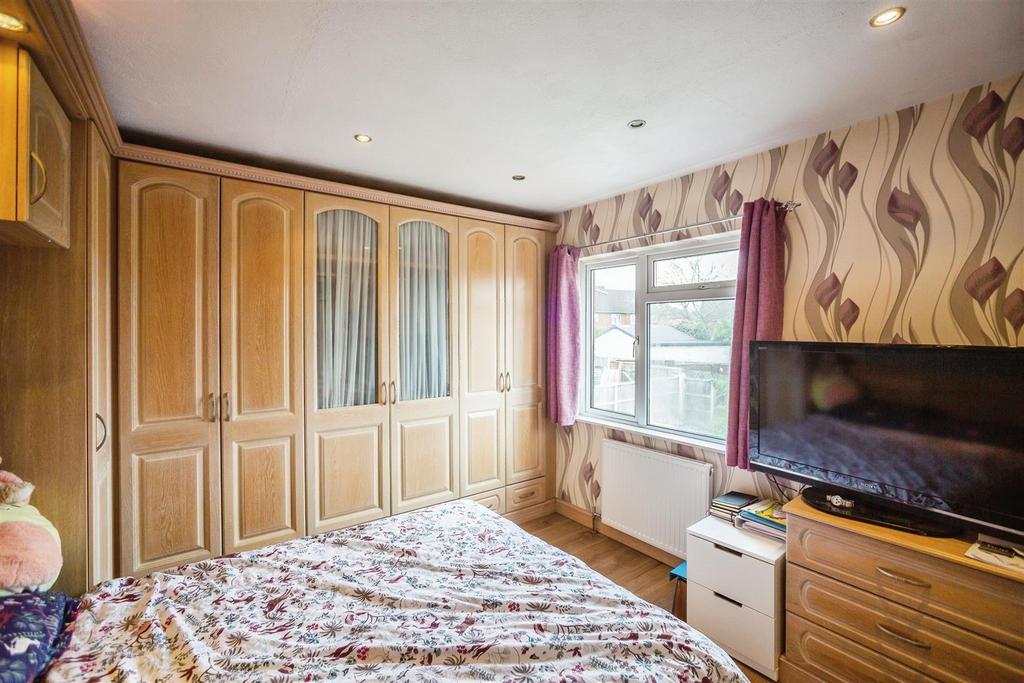 Bedroom 1.jpg