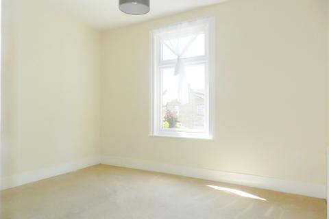 2 bedroom flat for sale, Fyfield Road, Enfield EN1