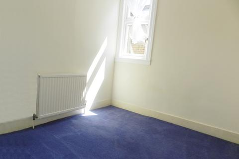 2 bedroom flat for sale, Fyfield Road, Enfield EN1