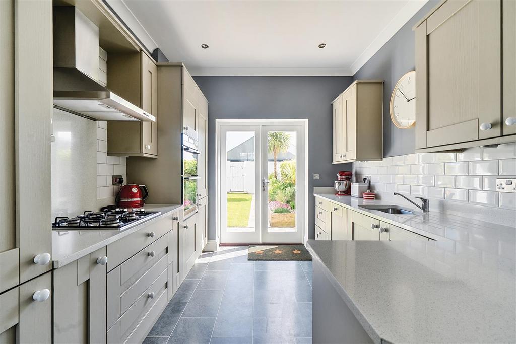 Kitchen/ dining room
