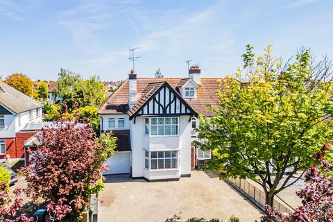 Thorpe Hall Avenue, Southend-on-sea, SS1