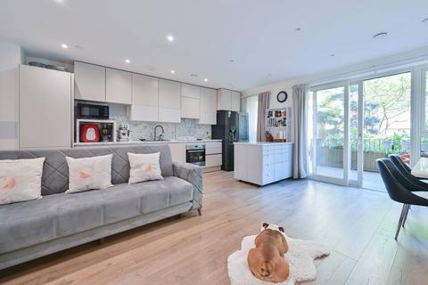 3 bedroom flat for sale, Moorhen Drive, Hendon, London, NW9