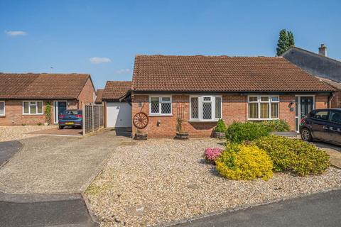 2 bedroom semi-detached bungalow for sale, Thatcham,  Berkshire,  RG19