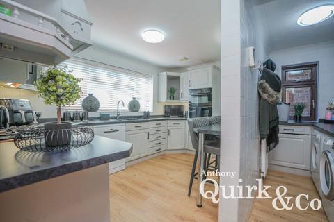 4 bedroom detached house for sale, Larup Avenue, Canvey Island, SS8