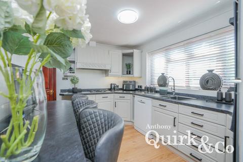 4 bedroom detached house for sale, Larup Avenue, Canvey Island, SS8