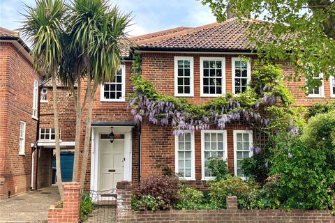 30 Leaside Avenue, London, N10 3BU