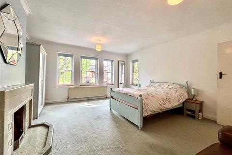 30 Leaside Avenue, London, N10 3BU
