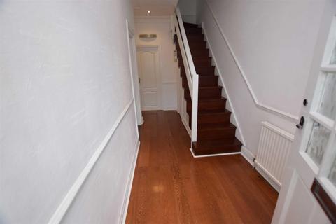 3 bedroom terraced house to rent, Normanshire Drive, Chingford, E4