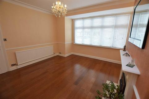 3 bedroom terraced house to rent, Normanshire Drive, Chingford, E4