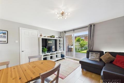 67 Cleaver Road, Basingstoke, RG22 6SH