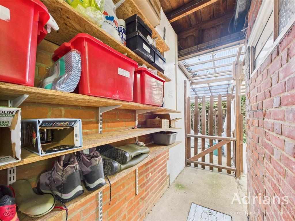 Rear passageway