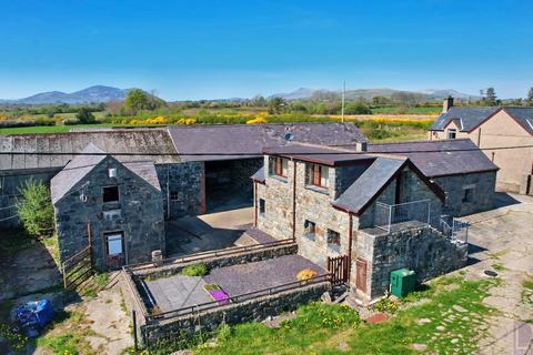 undefined, Lot 1 - Bryn Hyfryd, Chwilog