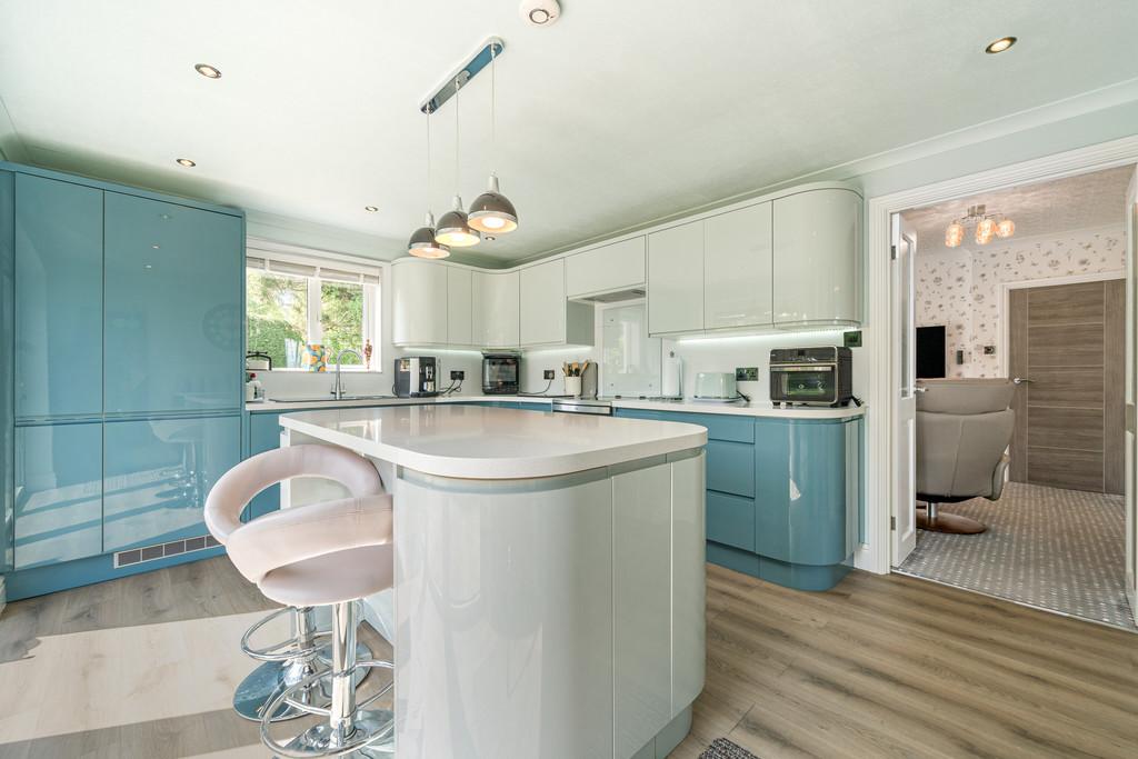 Kitchen/ Breakfast Room