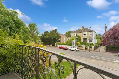 14 Crescent Road, Kingston Upon Thames, KT2 7RG