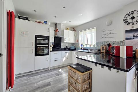 4 bedroom detached house for sale, Birdwood Crescent, Bideford