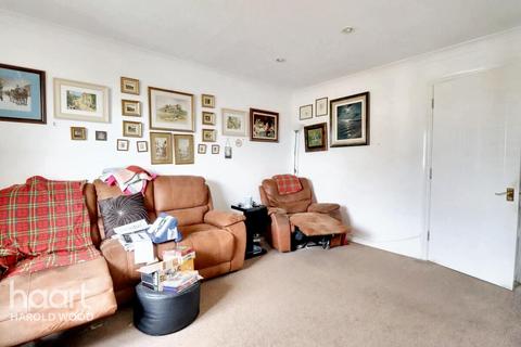 2 bedroom maisonette for sale, Messant Close, Romford