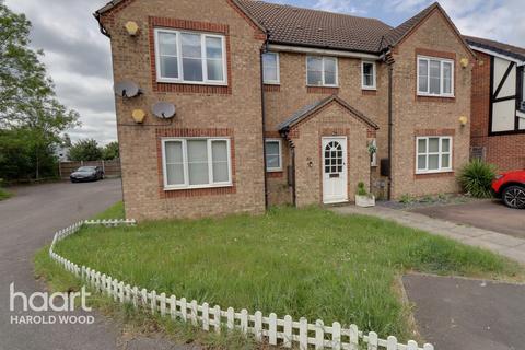 2 bedroom maisonette for sale, Messant Close, Romford