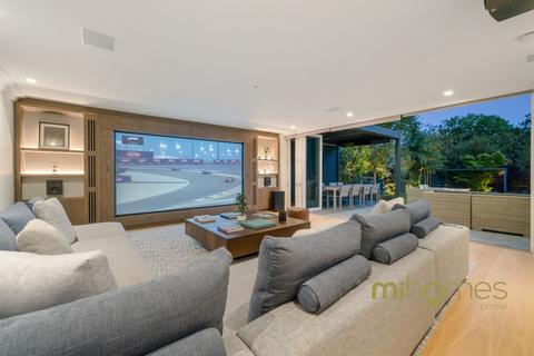 5 bedroom detached house for sale, Walmar Close, Hadley Wood