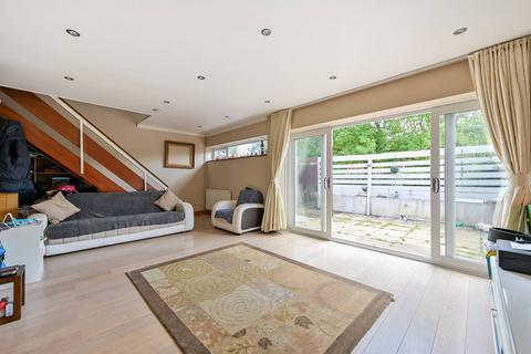 21 Fellbrook, Richmond, TW10 7UN