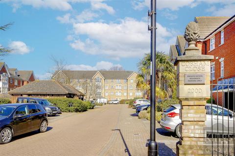 78 Cobham Close, Enfield, EN1 3SU
