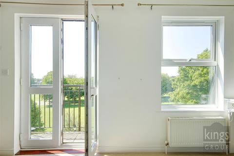 78 Cobham Close, Enfield, EN1 3SU