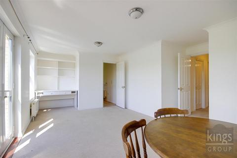 78 Cobham Close, Enfield, EN1 3SU
