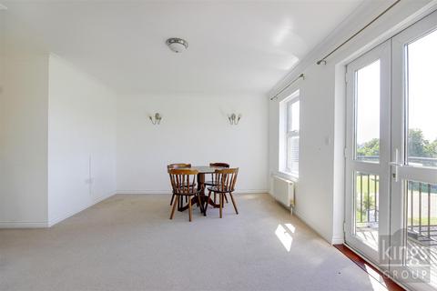 78 Cobham Close, Enfield, EN1 3SU